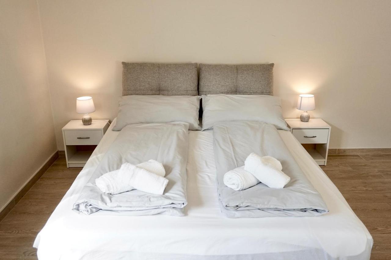 Bright Studio Apartment With Free Private Parking Мерано Екстер'єр фото